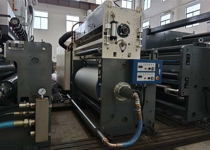 容量 200 - 400 kg/hr エクストルーションコーティングラミネーションマシン マックス.コーティング速度 200 M/Min