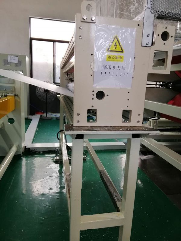 最高速度の溶解によって吹かれる布機械、非編まれる機械に2400の紡糸口金の穴と低雑音の白くそして青作ります