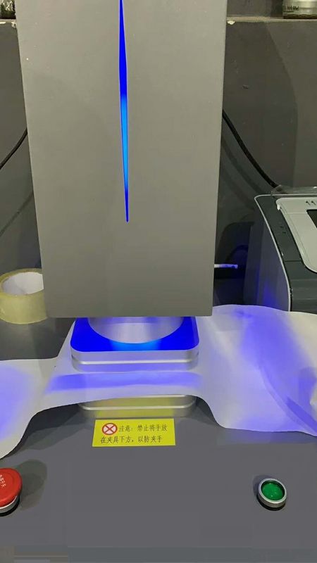 25gsm 260mmの溶解によって吹かれる生地の試験機、試験機の白および灰色を作る非編まれた生地